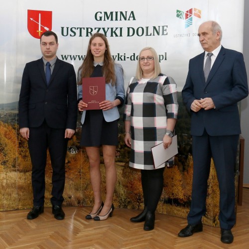 Wręczenie nagród i stypendiów uzdolnionej młodzieży